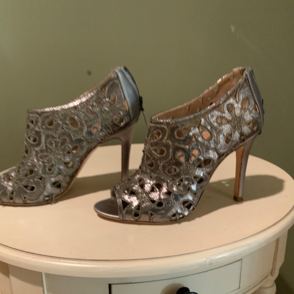 Shoes - Picture 4 of 7